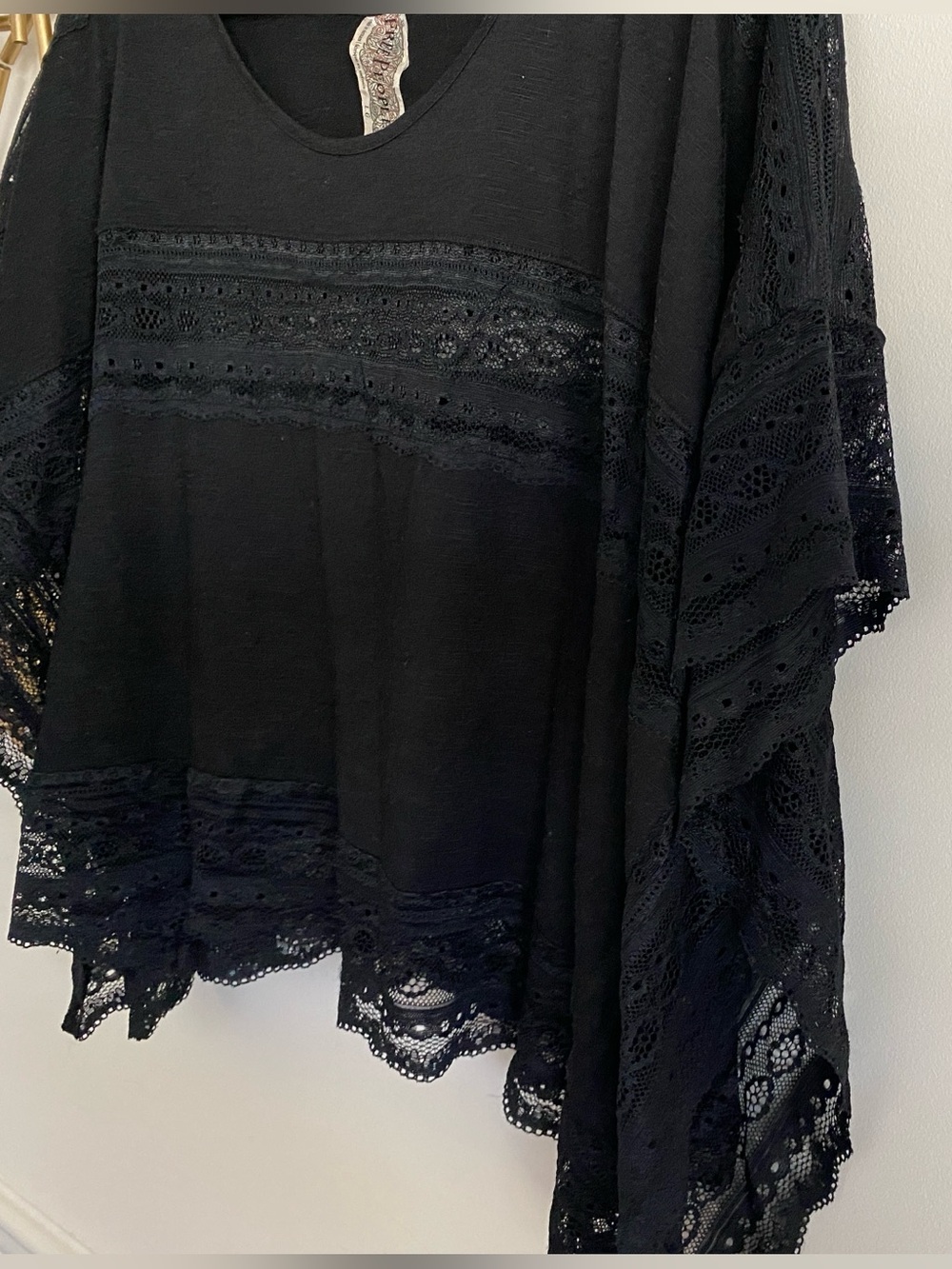 Free People Black Lace Trim Handkerchief Style Tee Shirt - Size L - Picture 4 of 8